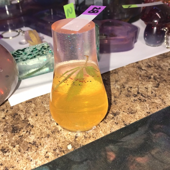 Epoxy Resin Mushroom 🍄 Stem with shell 🐚 & leaf 🦋 Decor by Me 💕 - Picture 2 of 5